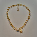 Polly Chunky Necklace i guldfarve med hjertevedhæng