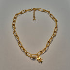 Polly Chunky Necklace i guldfarve med hjertevedhæng