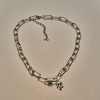 Polly Chunky Necklace i sølvfarve med hjertevedhæng