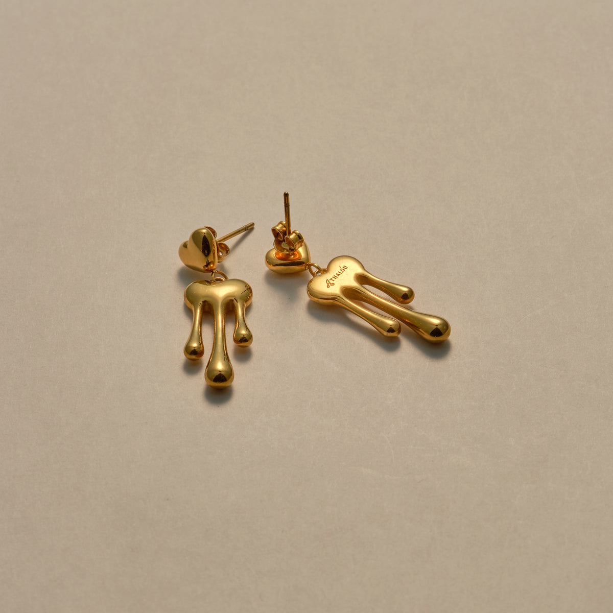 Soff Earring i guldfarve med to hjerter
