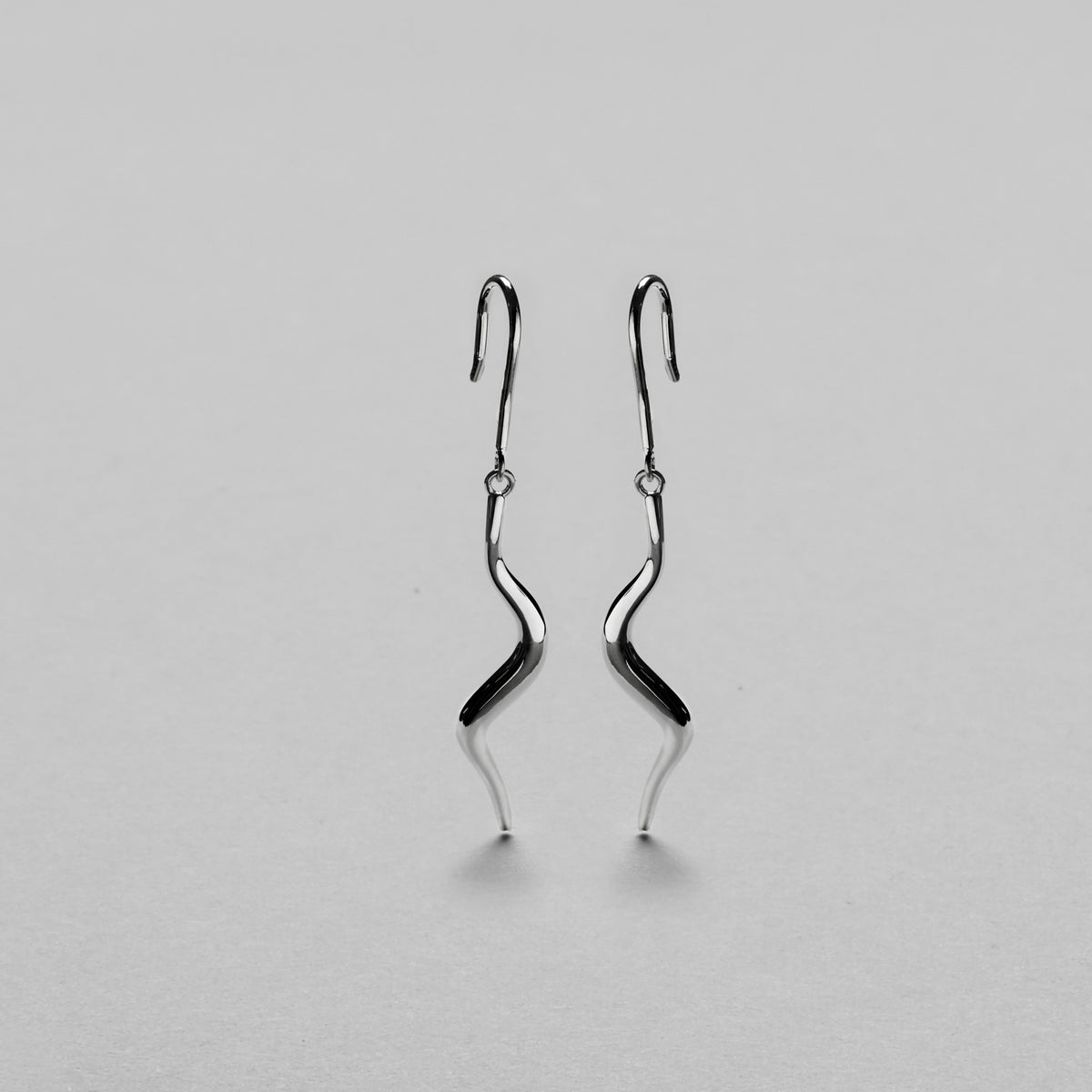 Ripple Lenk Earring i sølvfarve